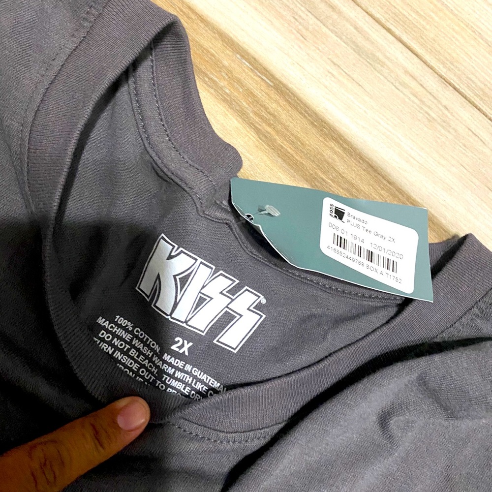 Kiss Tee Plus Size - Grey